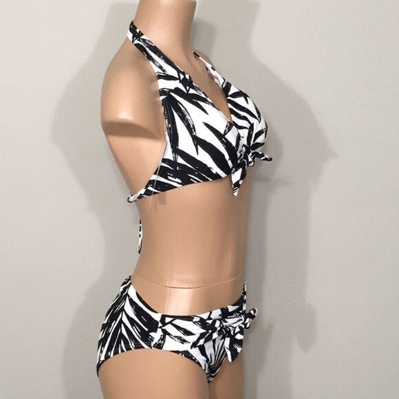 Carmen Marc Valvo floral bikini. NWT - Picture 4 of 12